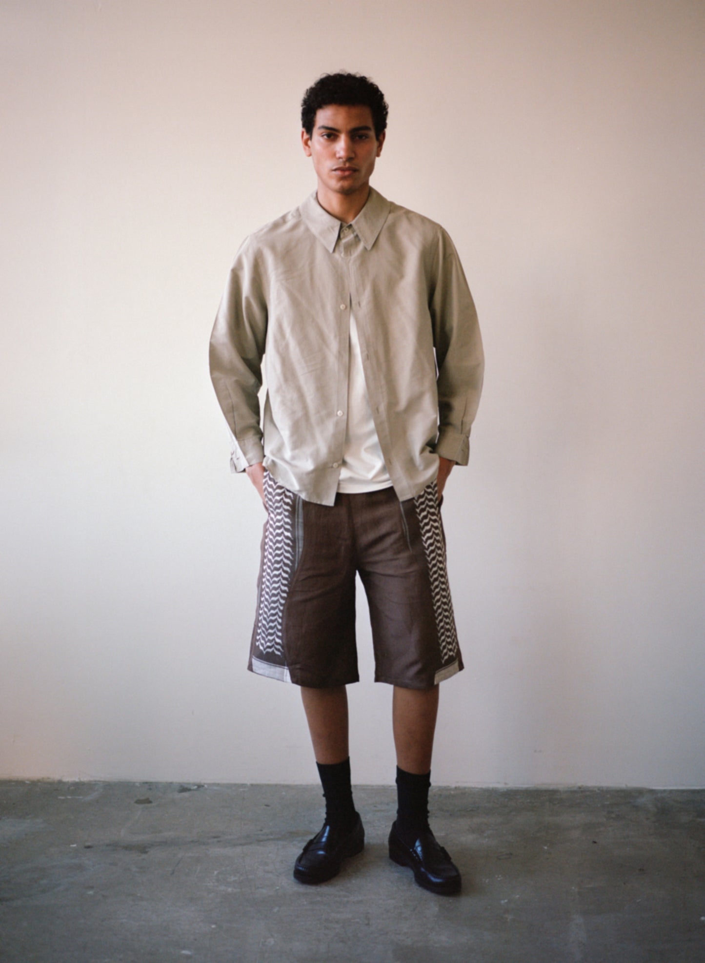 KEFFIYEH OVERSIZED MEANDER SHORTS BROWN