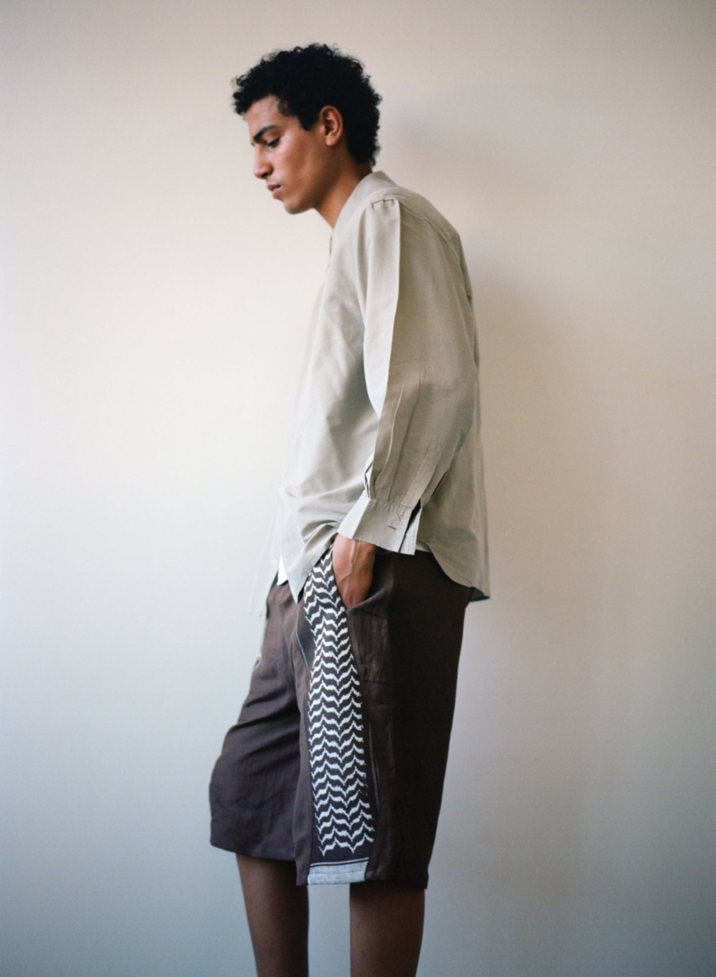 KEFFIYEH OVERSIZED MEANDER SHORTS BROWN